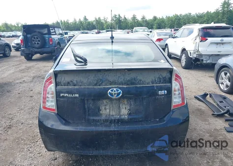 2015 Toyota Prius Four z USA, uszkodzony, nr VIN JTDKN3DU0F1872321